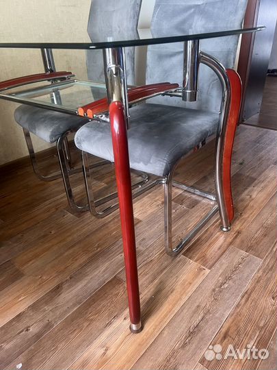 Кухонный стол стеклянный