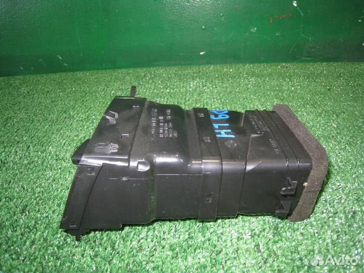 Дефлектор торпедо центральный KIA Sportage 2 (KM)