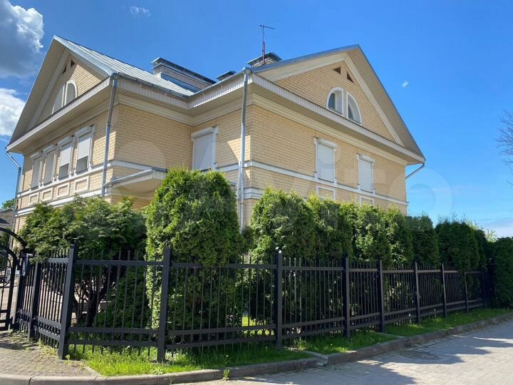 Дом 800 м² на участке 8 сот.