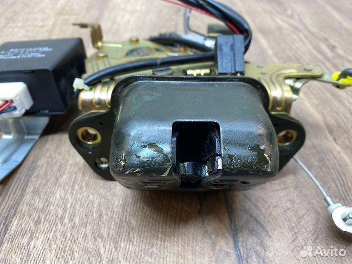 Замок крышки багажника Subaru Outback BPE EZ30