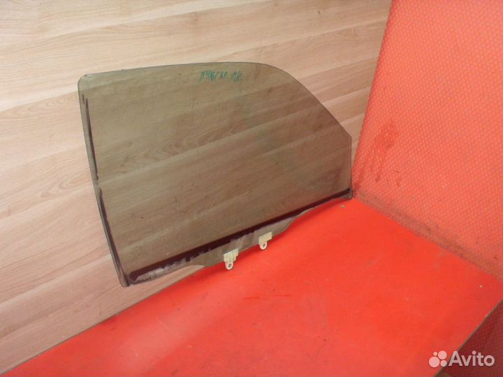 Стекло двери 803012N260 Nissan Pulsar (N15)