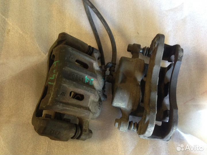 Суппорт передний правый Mitsubishi Diamante F41a