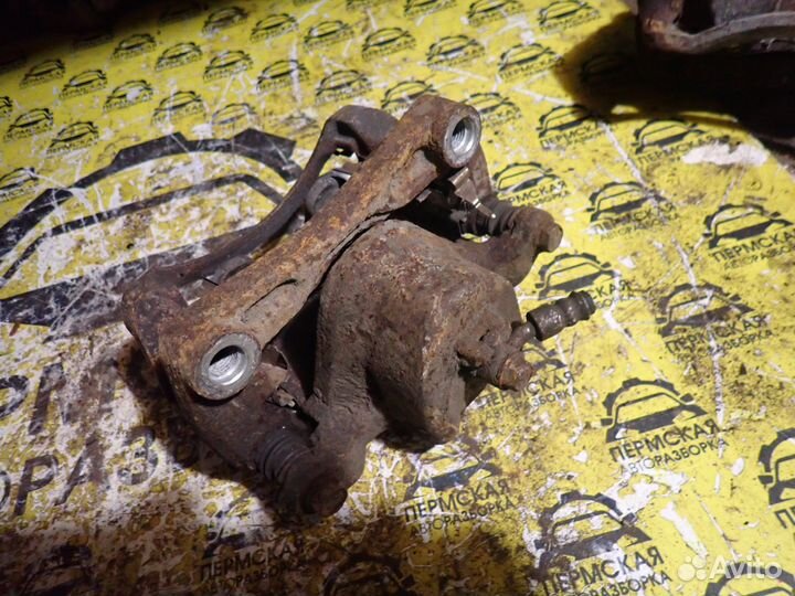 Суппорт тормозной передний левый для Nissan Juke