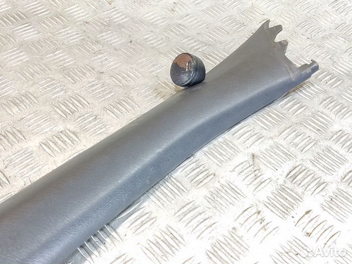 Обшивка стойки правая Toyota Corolla e10