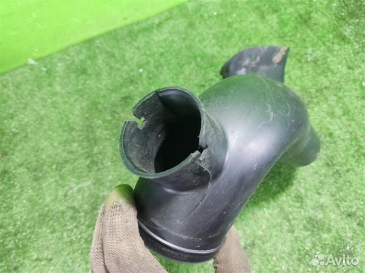 Воздухозаборник Suzuki Grand Vitara 2011