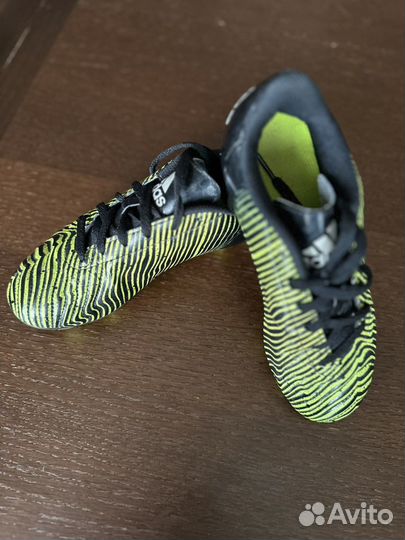 Футбольные бутсы adidas