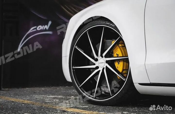 Литой диск в стиле vossen R18 5x108