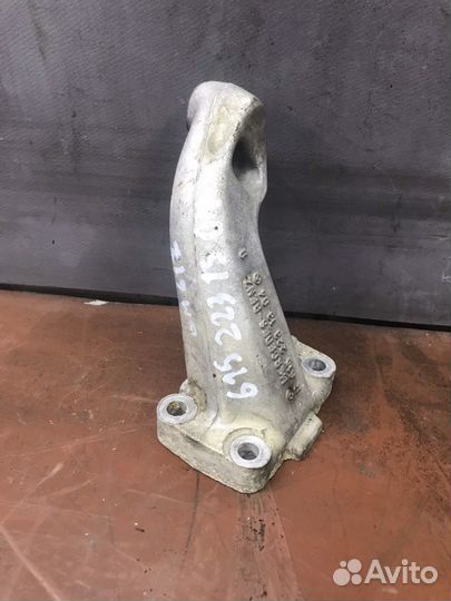 Кронштейн двигателя om615 mercedes