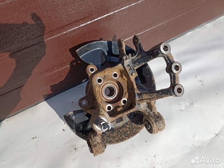 Кулак поворотный задний левый со ступ Mazda CX5