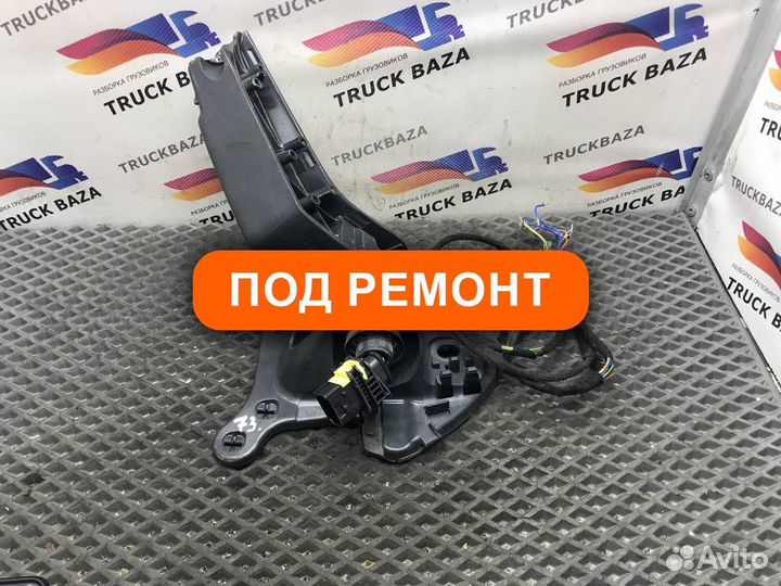 82943356 Кронштейн зеркала левый Volvo FH