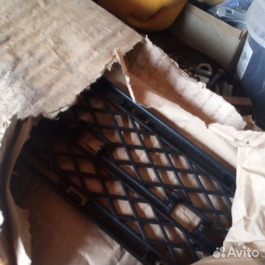 Решетка бампера MB w203 A2038851323 новая