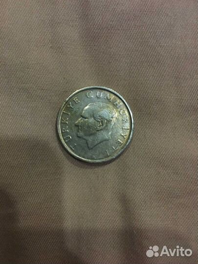 Монета 25 BIN лира Турции 2000 год