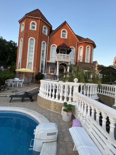 Дом 362 м² на участке 8 сот.