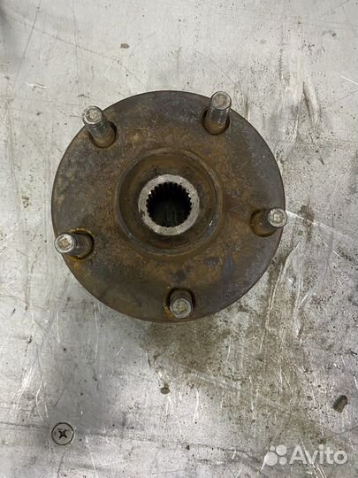 Ступица и кулак передний левый camry 40