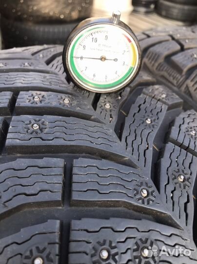 Michelin X-Ice North 4 215/65 R16