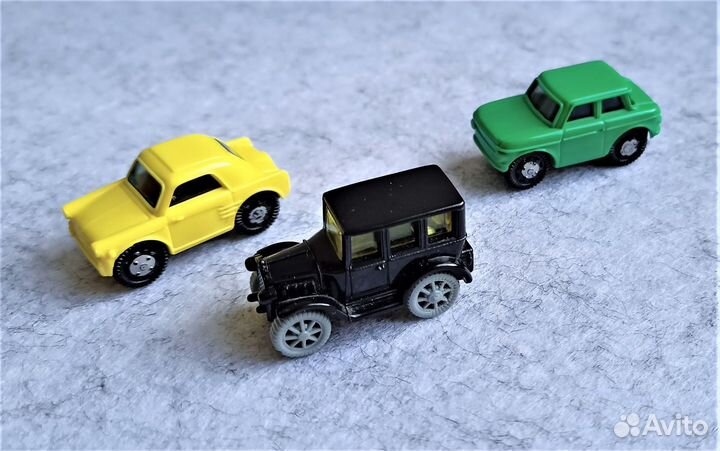 Машинки инерционные из киндер-сюрпризов