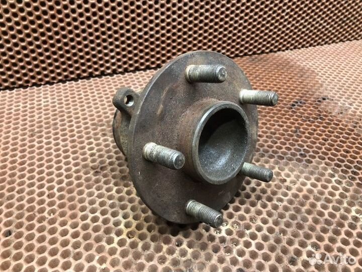 Ступица задняя правая Ford Focus 2