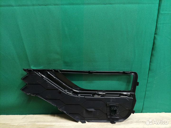 Окантовка птф правая Volkswagen Amarok 2 на 2010