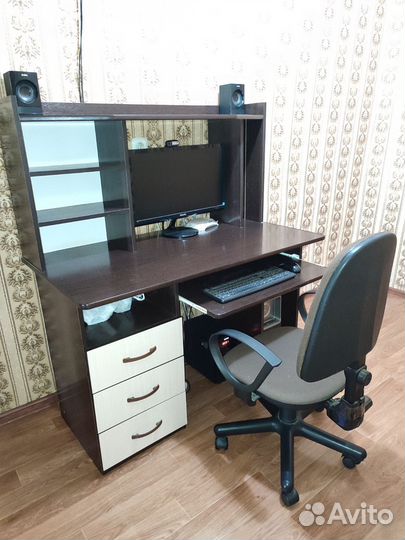 Компьютерный стол