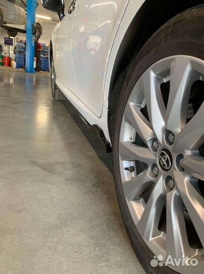 Боковые пороги для Toyota Camry V70 (2018+)