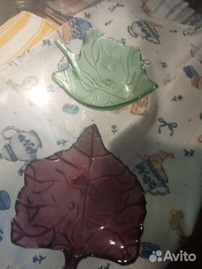 Маленькие розетки из цветного стекла