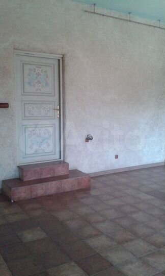 С отдельным входом выставочное шоурум магазин ател