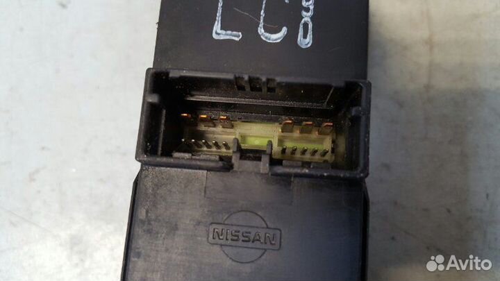 Блок управления стеклоподъемниками передний левый