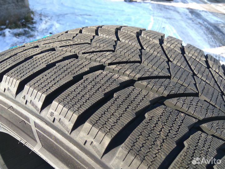 Triangle PL01 275/45 R21 110R