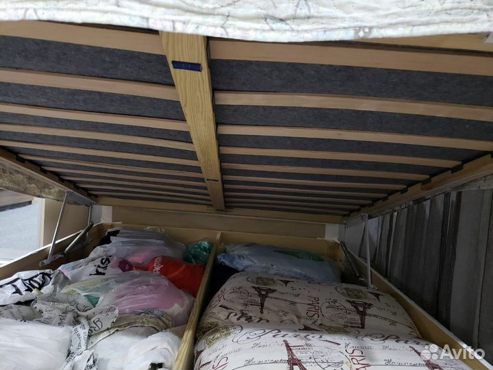 Кровать двухспальная с матрасом 160 200