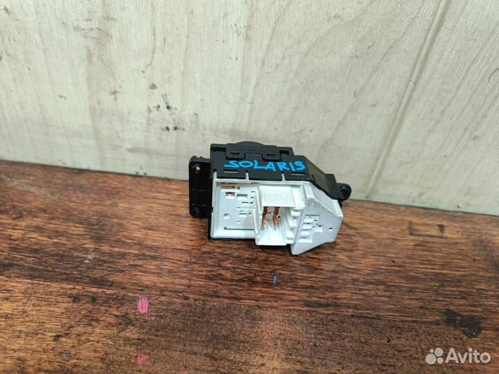 Блок управления зеркалами Hyundai Solaris 2016г
