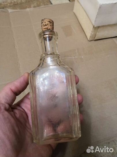 Бутылек старинный, стекло