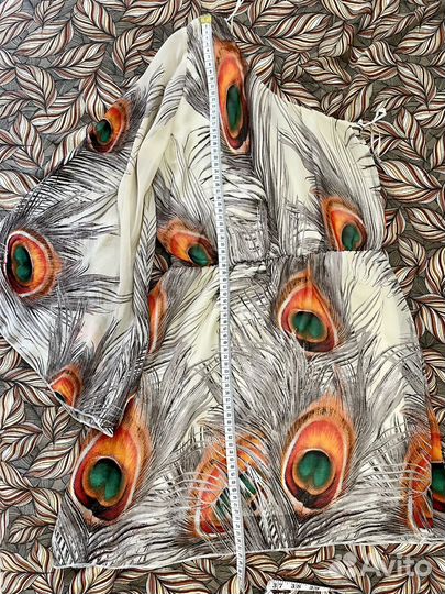 Топ на одно плечо с принтом павлина