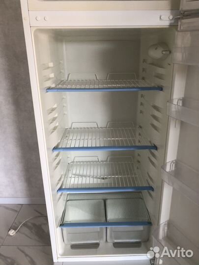 Холодильник Indesit RA 36G в рабочем состоянии