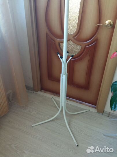 Вешалка напольная белая