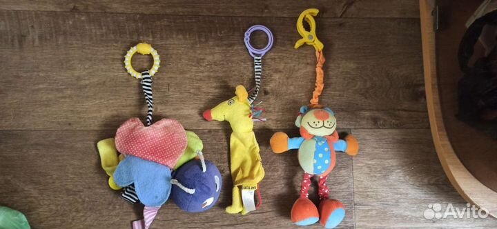 Развивающие игрушки для малышей пакетом бу