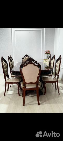 Стол и стулья