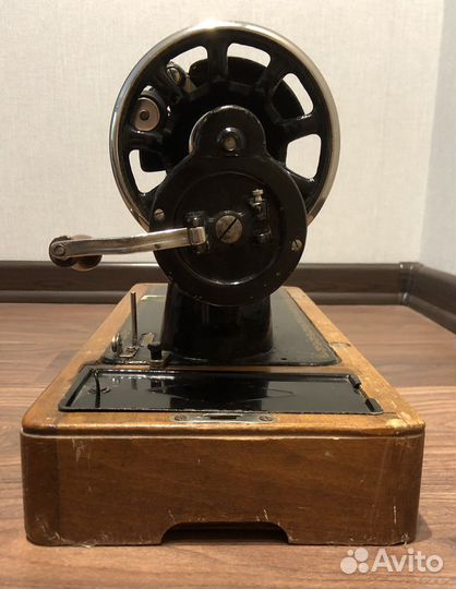 Швейная машина 