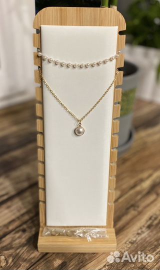 Легкое жемчужное ожерелье с золотой цепочкой