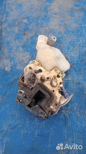 Nissan Primera p12 замок двери задний правый