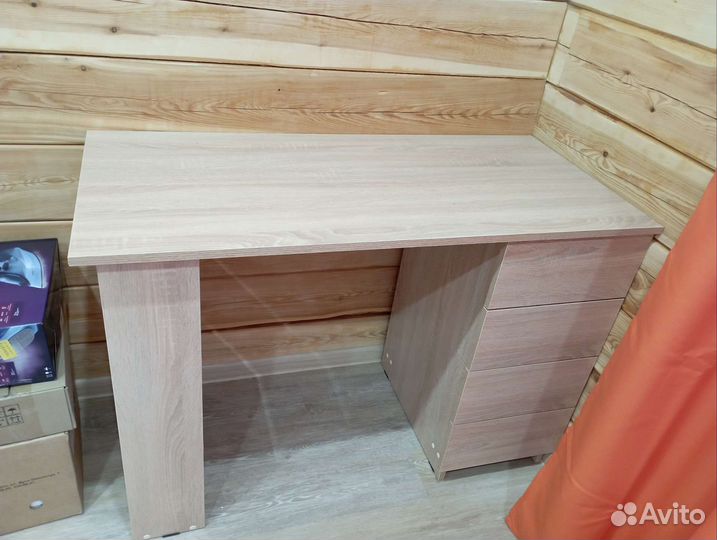 Письменный стол