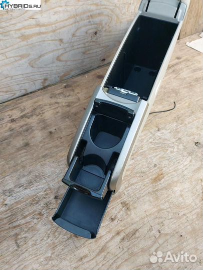 Центральный подлокотник Toyota Prius 2 NHW20 2006