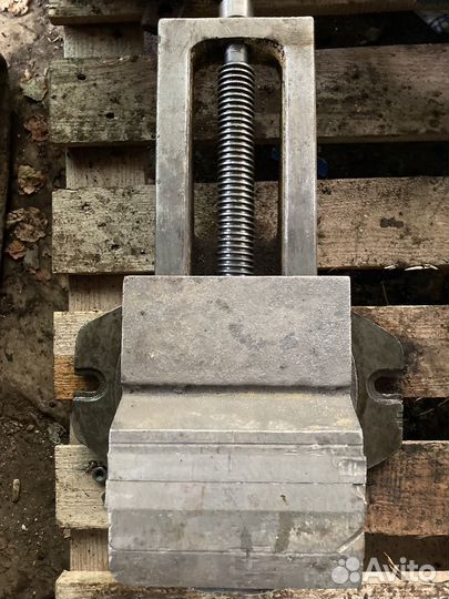 Тиски станочные 200 мм