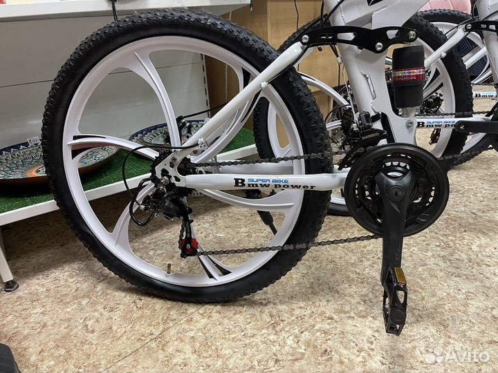 Велосипед на литых дисках Bmw