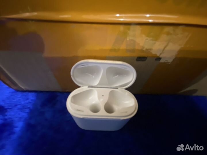 Зарядный бокс для наушников