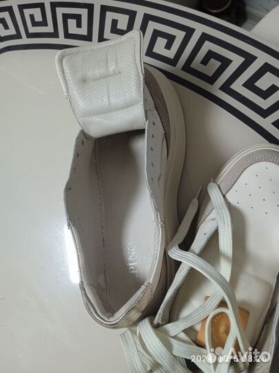 Обувь спортивная