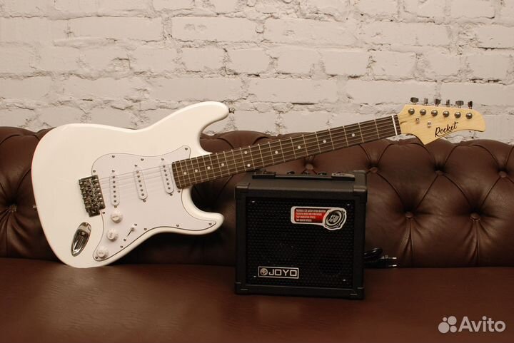 Электрогитара + комбик (Аксессуар в подарок)
