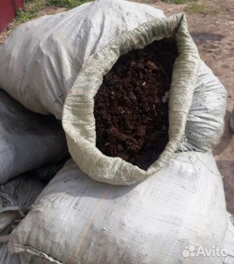 Перегной в мешках и расыпью. Чернозем