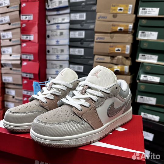 Кроссовки женские Nike Air Jordan 1 Low