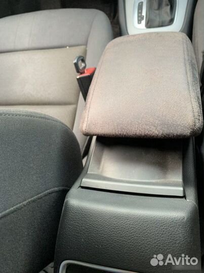 Подлокотник Audi Q3 2013