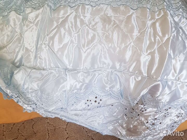 Покрывало стеганоена кровать со шторами